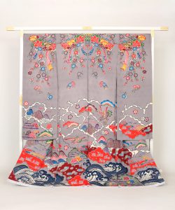 日本工芸会正会員 城間栄順作　本紅型染 振袖のメイン画像