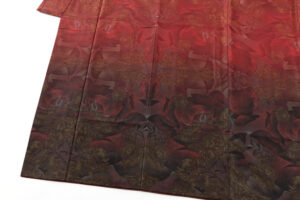 都喜エ門製　大島紬振袖「深紅地薔薇模様」のサブ3画像